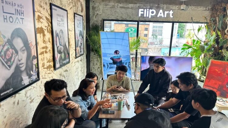 Samsung Galaxy Z Flip5 Flip Cafe’de Sergileniyor
