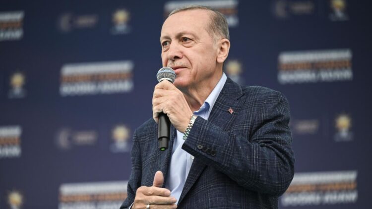 Sosyal Medya Cumhurbaşkanı Erdoğan İçin ”ReisVerilenSözüTutar” Etiketiyle Sallanıyor
