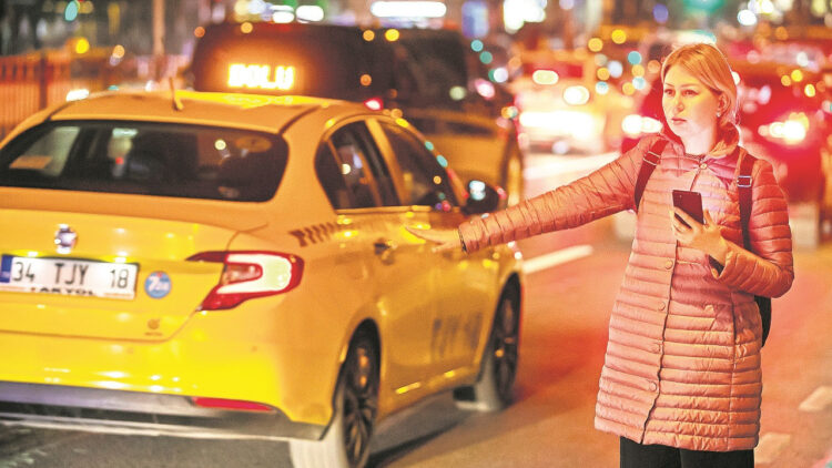 Taksiciler Denetlenmeye Devam Ediliyor