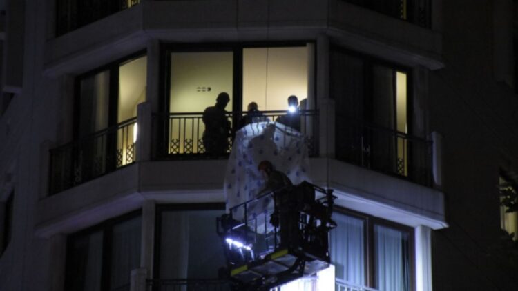 Taksim’deki Otelin Balkonunda İntihar Etti!