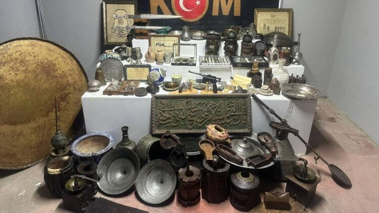 Evinde Çok Sayıda Tarihi Eser Ele Geçirilen Kişi Yakalandı