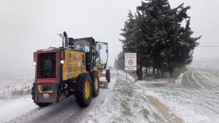 Tekirdağ’da Kar Nedeniyle Kapanan 10 Mahalle Yolu Ulaşıma Açıldı