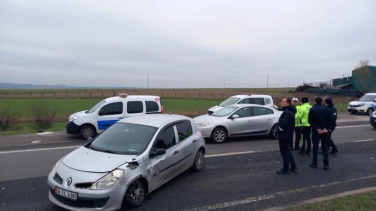 Tekirdağ’da Otomobiller Çarpıştı: 2 Kişi Yaralandı