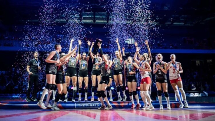 THY, Paris Olimpiyatları’na Giden Filenin Sultanları’na Uçakta Sürpriz Kutlama Yaptı