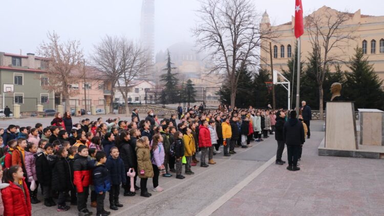 Trakya’da Okullarda Şehitler İçin Saygı Duruşunda Bulunuldu