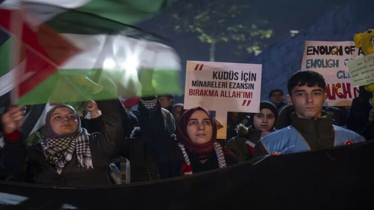 TÜGVA Üyeleri ABD’nin BMGK’ta Gazze Ateşkes Kararını Protesto Etti