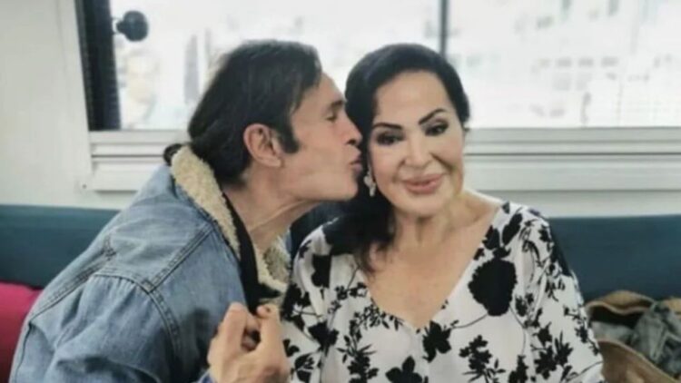 Türkan Şoray Gelen Vefat Haberiyle Yıkıldı