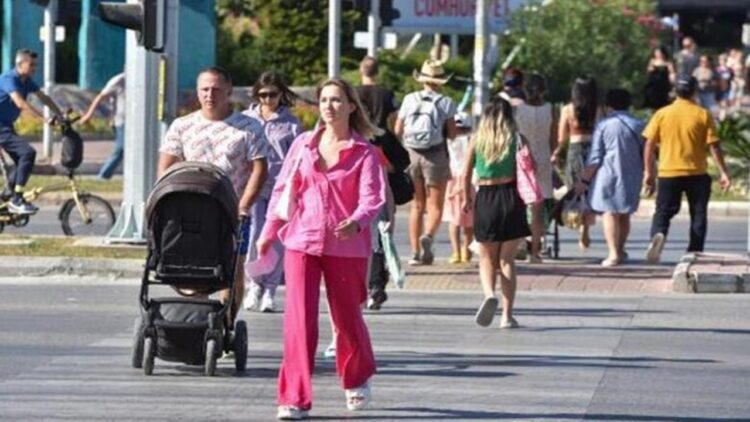 Türkiye’de İkamet İzni Alan Yabancı Sayısı Açıklandı