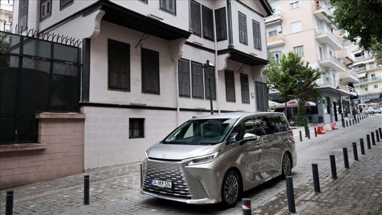 Türkiye’de Lexus LM Modeli Büyük Talep Görüyor