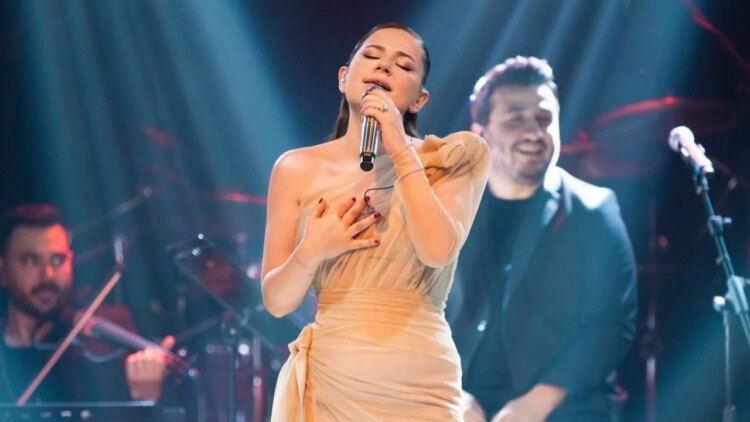 Ünlü Şarkıcıdan Sevenlerini Üzecek Haber