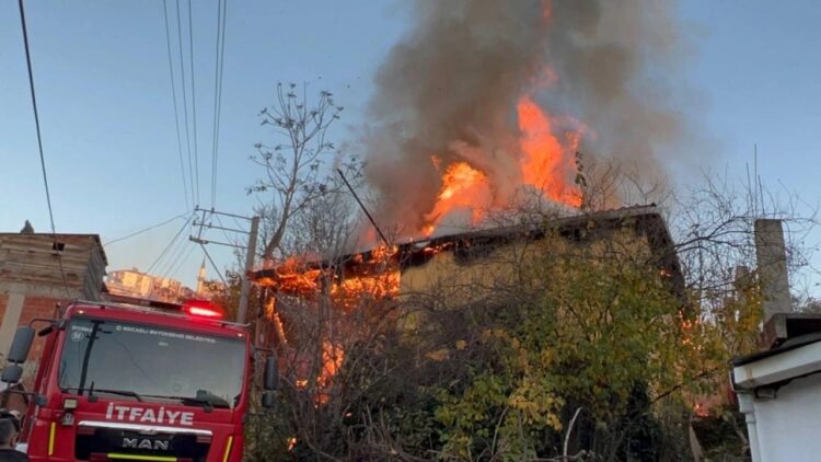 Yangın Çıkan Gecekondu Kullanılmaz Hale Geldi