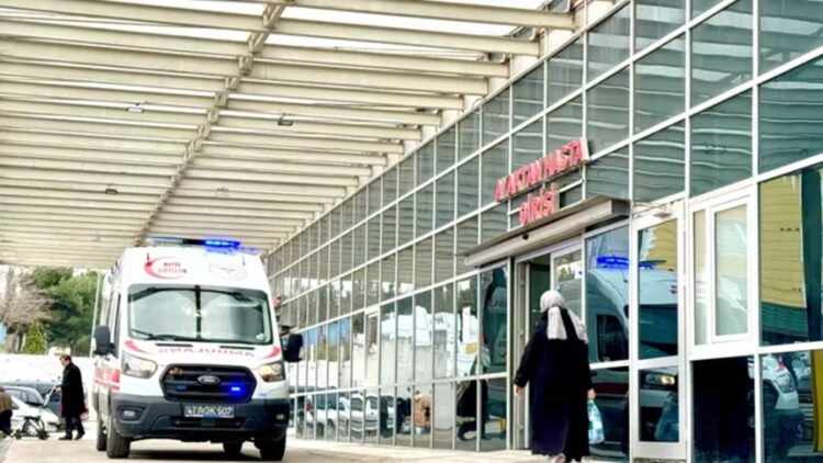 İşçinin Kafasına Yük Asansörü Düştü