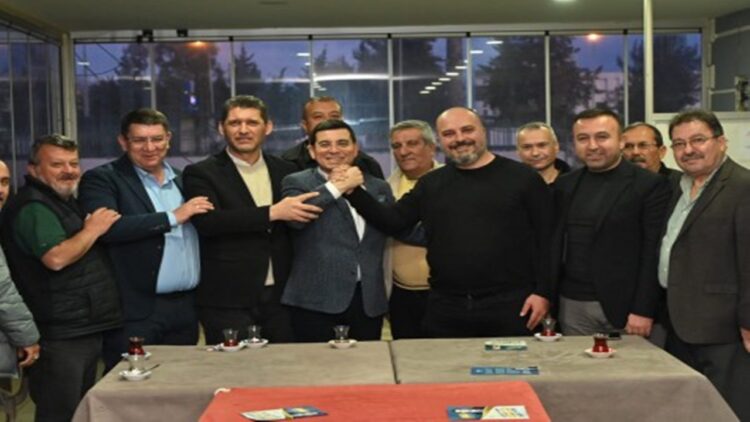 Antalya Büyükşehir Belediye Başkan Adayı Tütüncü Taksicilerle Buluştu