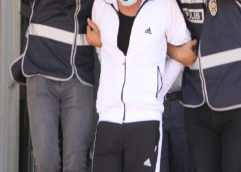 Arabasında Esrar Ele Geçirilen Sürücü Tutuklandı