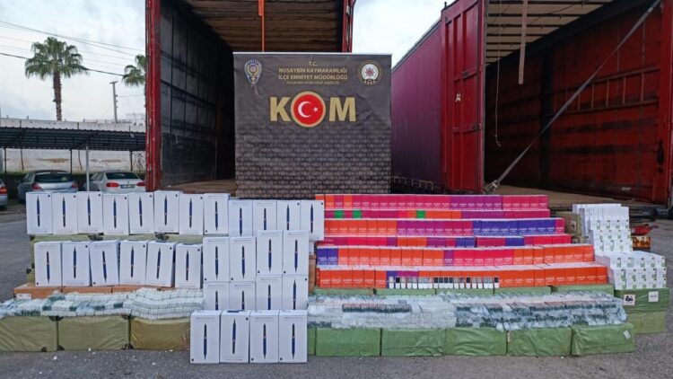 Gümrük Kaçağı 20 Bin 50 Cep Telefonu ve 16 Bin Elektronik Sigara Ele Geçirildi