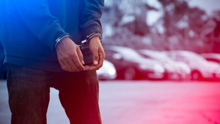 Beylikdüzü’nde Evden Hırsızlık Yapıp Otomobil Çalan 2 Şüpheli Yakalandı