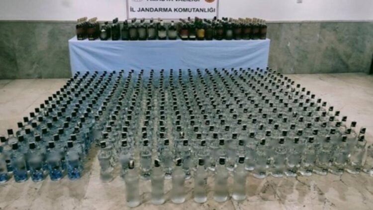 33 Şişe Gümrük Kaçağı İçki Ele Geçirildi