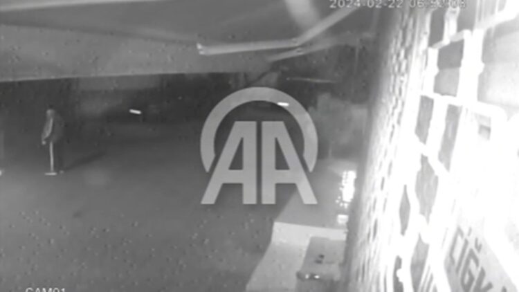 Kocaeli’de Eski Kız Arkadaşının Evini Yakmak İsteyen Şüpheli Aranıyor