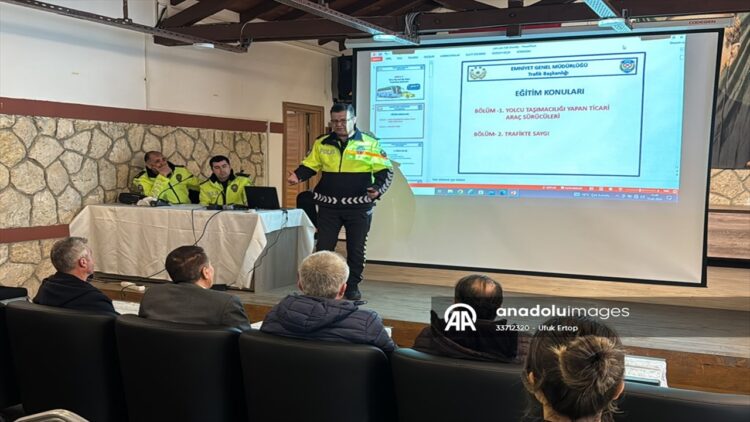 Trakya’da Yolcu Taşınan Araçların Şoförlerine Emniyet Kemeri Denetimi Yapıldı