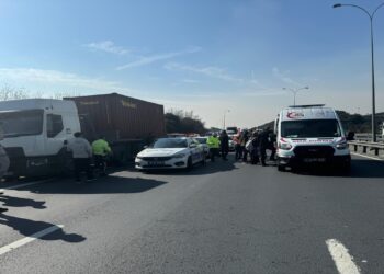 Anadolu Otoyolu’nda 3 Aracın Karıştığı Kazada 9 Kişi Yaralandı