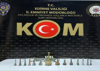 Edirne’de Tarihi Eser Operasyonunda Roma Dönemine Ait 14 Gözyaşı Şişesi Ele Geçirildi