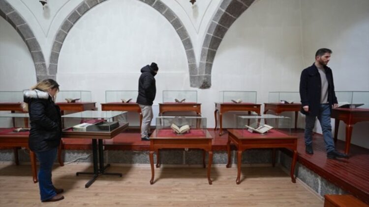 700 Yıllık Yazma Eserler Ramazana Özel Ziyarete Açıldı