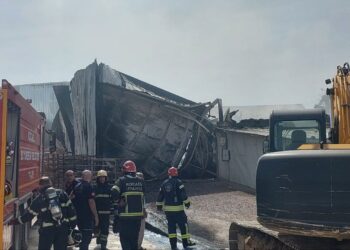 Kocaeli’de Yalıtım Malzemeleri Üreten Fabrikada Çıkan Yangın Söndürüldü