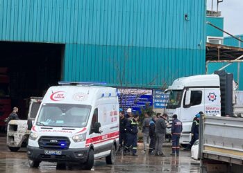 Kocaeli’de El Freni Çekilmeyen Tırın Karıştığı Kazada 1 Kişi Yaralandı