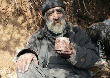 Yıllarca Mağarada Yalnız Yaşayan Adam Öldü