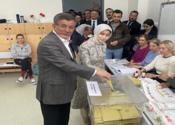 Gelecek Partisi Genel Başkanı Ahmet Davutoğlu Oyunu İstanbul’da Kullandı