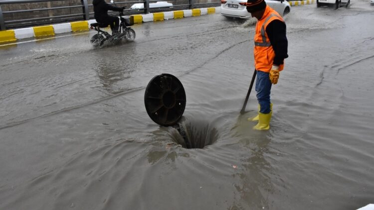 Van’da Sağanak ve Kar Etkisini Sürdürüyor