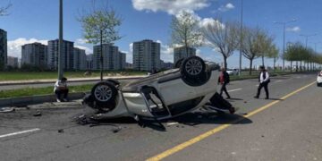 2 Otomobilin Çarpıştığı Kazada 6 Kişi Yaralandı