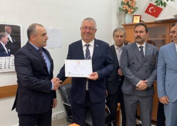 Edremit Belediye Başkanı Mehmet Ertaş Mazbatasını Aldı