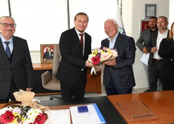 Lapseki Belediye Başkanı Öztürk Mazbatasını Aldı