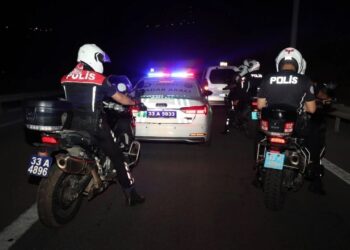 Mersin Emniyeti, Araçların Önlerinin Kesildiği Öne Sürülen Otoyolda Denetimlerini Artırdı