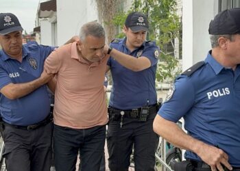 Polise Silah Doğrultan Seyhan Belediyesi Temizlik İşleri Müdürü Tutuklandı