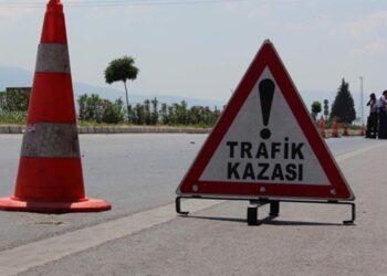 Üsküdar’da Kontrolden Çıkan Minibüs Duvara ve 3 Otomobile Çarptı