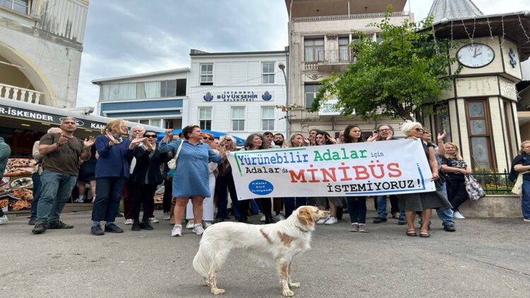 İETT’nin Adalara Getirdiği Minibüslere Tepki Büyüyor