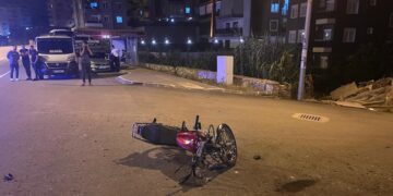 Kamyonet İle Motosiklet Çapıştı: 1 Kişi Öldü, 1 Kişi Yaralandı