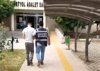 Hırsızlık Şüphesiyle Gözaltına Alınan 3 Kişiden 2’si Tutuklandı