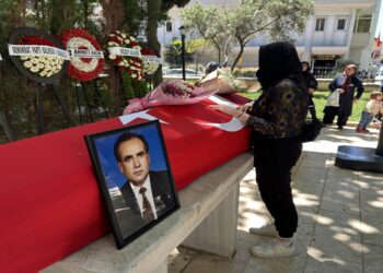 Dönem Balıkesir Milletvekili Hüseyin Balyalı Toprağa Verildi