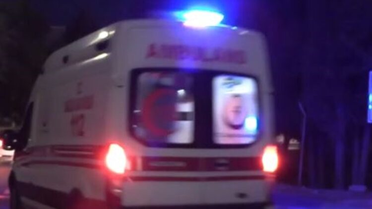 Tır Şarampole Devrildi, Sürücüsü Öldü