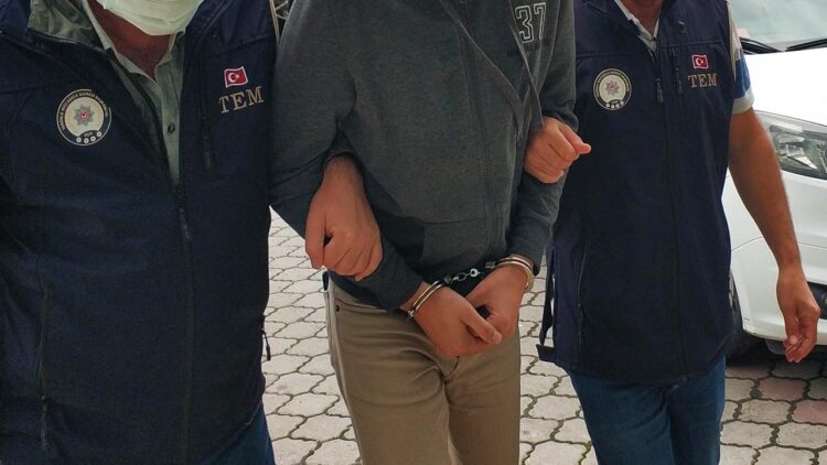 Üzerinde Uyuşturucu Bulunan 2 Kişi Tutuklandı