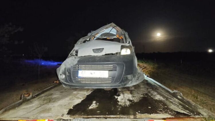 Konya’da Otomobil Devrildi