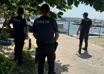 Denizde Halıya Sarılmış Kadın Cesedi Bulundu