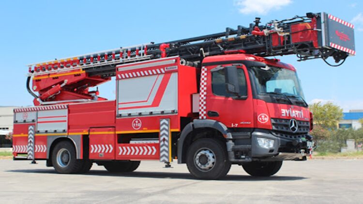 Akaryakıt İstasyonunda Otomobil Yangını