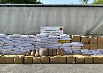 Aksaray’da İki Tırda Kaçak Tütün ve Makaron Ele Geçirildi