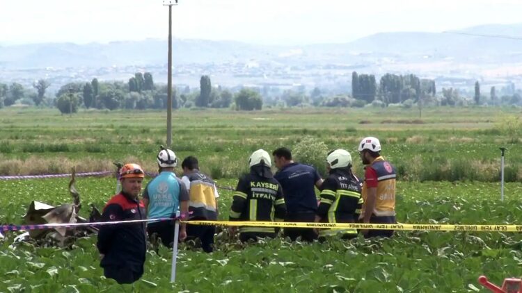 Eğitim Uçağı Kayseri’de Kaza Kırıma Uğradı