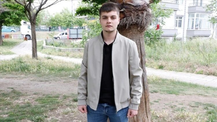 17 Yaşındaki Ege, Köpek Gördüğünde Korkuyor