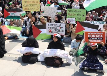 Mersin’deki Kadınlardan İsrail Saldırılarına Protesto